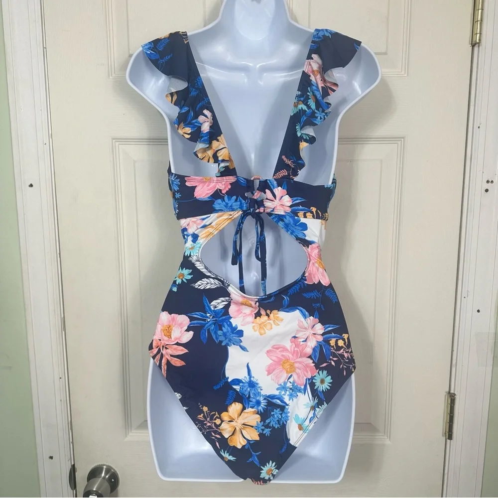NWT Cupshe One Piece Swimsuit Blue Floral‎ Ruffles Size Large